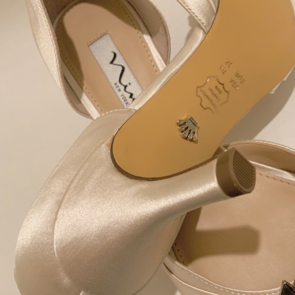 NINA CHARISA IVORY SATIN CRYSTAL Kitten Heel Pumps, Wedding Bridal Dress Shoes 7 - Picture 11 of 14